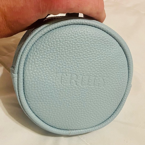 Truly bundle - Picture 6 of 7